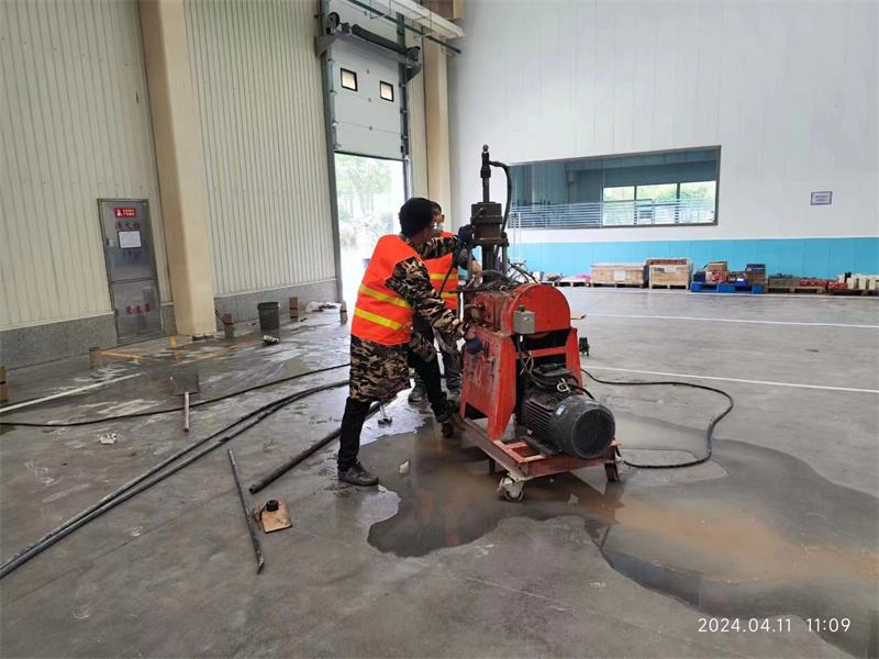 蓬溪厂房地面下沉塌陷注浆加固施工